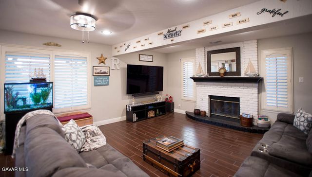5057 W Avenue L3, Quartz Hill, CA 93536