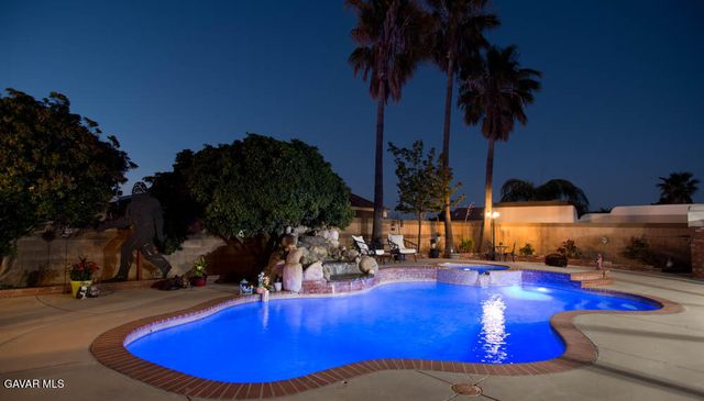 5057 W Avenue L3, Quartz Hill, CA 93536
