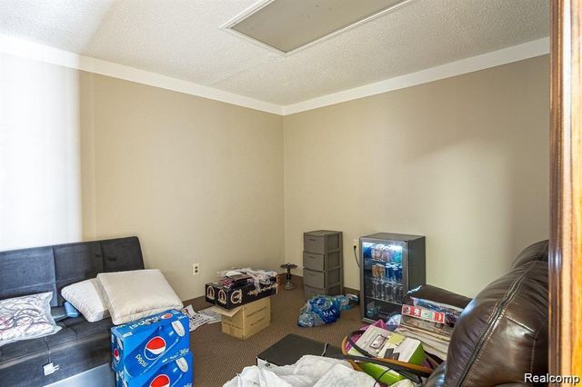 16825 W Warren Avenue, Detroit, MI 48228