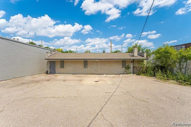 16825 W Warren Avenue, Detroit, MI 48228