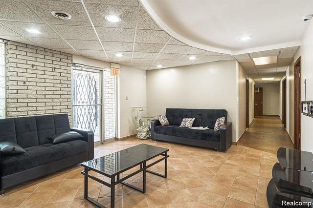 16825 W Warren Avenue, Detroit, MI 48228