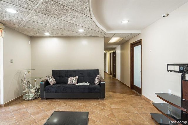 16825 W Warren Avenue, Detroit, MI 48228