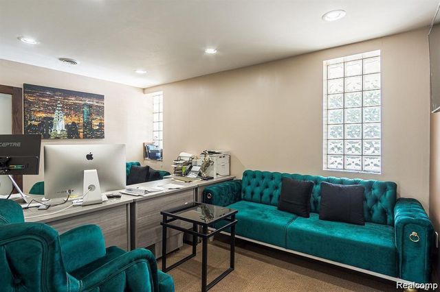 16825 W Warren Avenue, Detroit, MI 48228