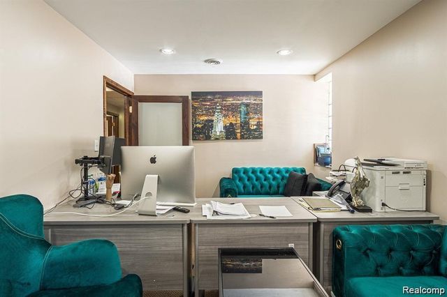 16825 W Warren Avenue, Detroit, MI 48228