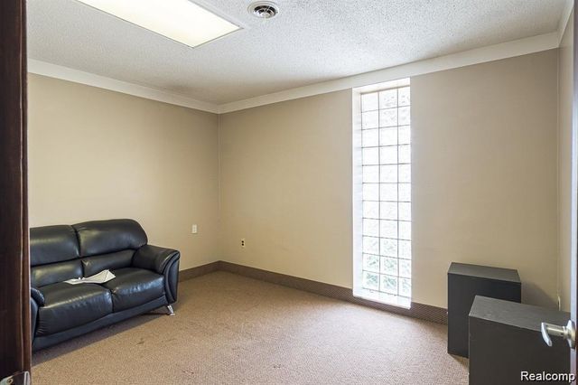 16825 W Warren Avenue, Detroit, MI 48228