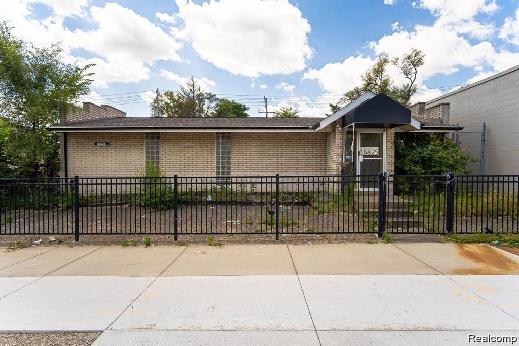 16825 W Warren Avenue, Detroit, MI 48228