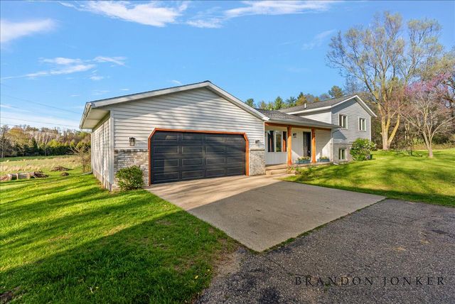 9095 76th Street, Alto, MI 49302