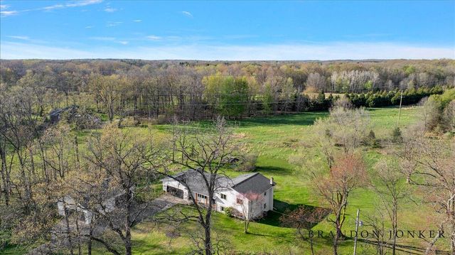 9095 76th Street, Alto, MI 49302