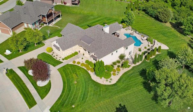 1301 Leone Ridge Dr, Manhattan, KS 66503