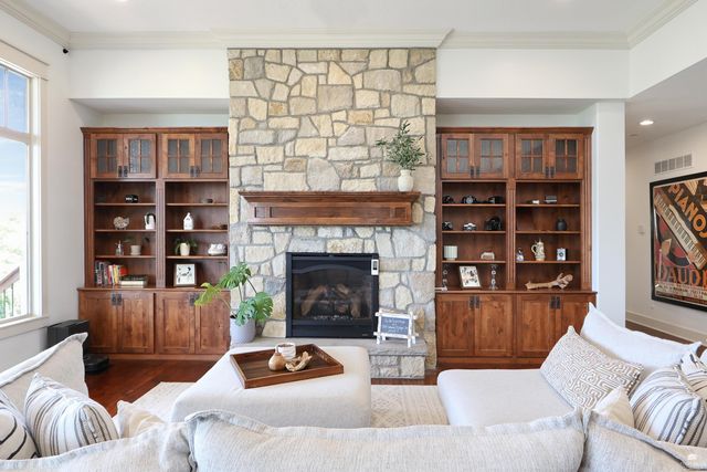1301 Leone Ridge Dr, Manhattan, KS 66503