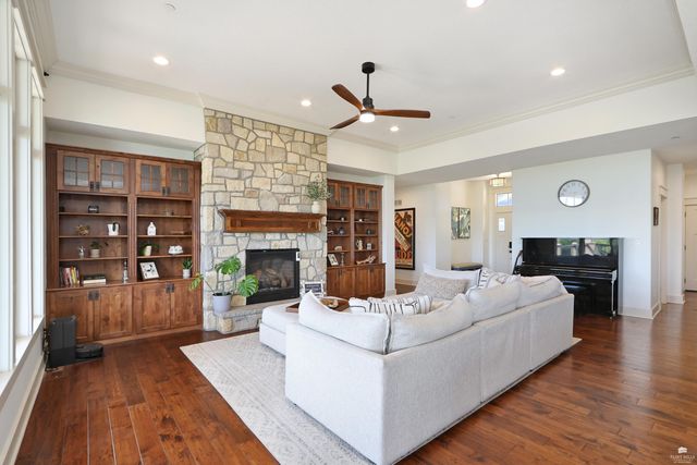 1301 Leone Ridge Dr, Manhattan, KS 66503
