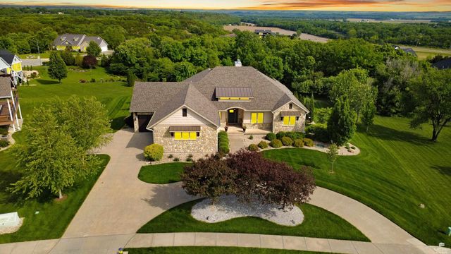 1301 Leone Ridge Dr, Manhattan, KS 66503