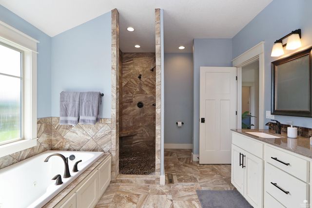 1301 Leone Ridge Dr, Manhattan, KS 66503