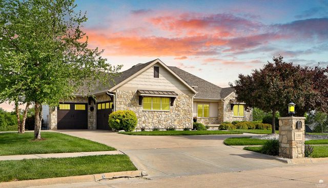 1301 Leone Ridge Dr, Manhattan, KS 66503