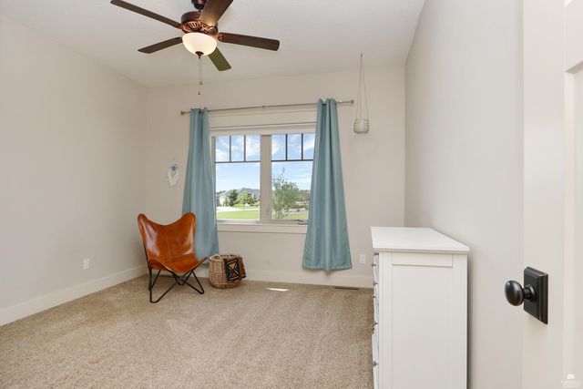 1301 Leone Ridge Dr, Manhattan, KS 66503