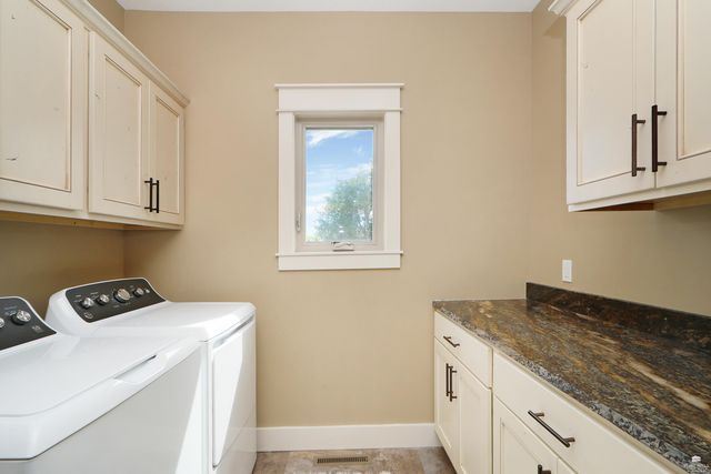 1301 Leone Ridge Dr, Manhattan, KS 66503