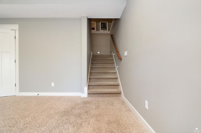 1301 Leone Ridge Dr, Manhattan, KS 66503