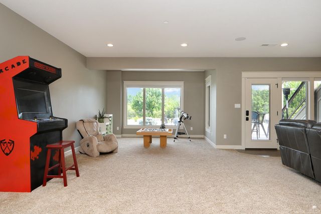 1301 Leone Ridge Dr, Manhattan, KS 66503