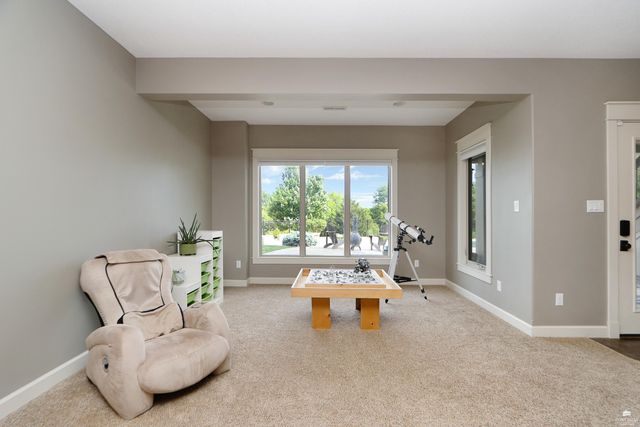 1301 Leone Ridge Dr, Manhattan, KS 66503