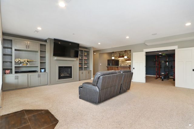 1301 Leone Ridge Dr, Manhattan, KS 66503