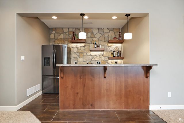 1301 Leone Ridge Dr, Manhattan, KS 66503