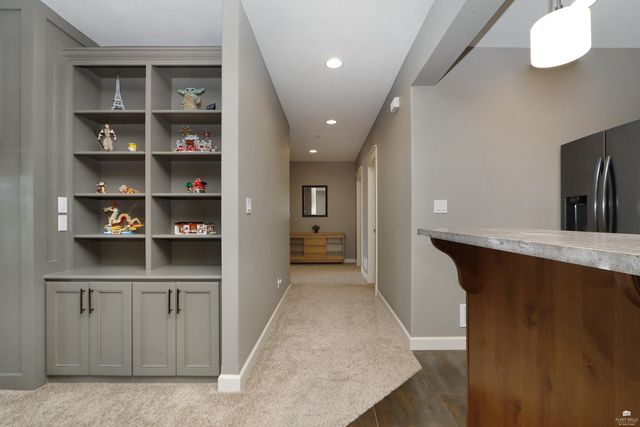 1301 Leone Ridge Dr, Manhattan, KS 66503