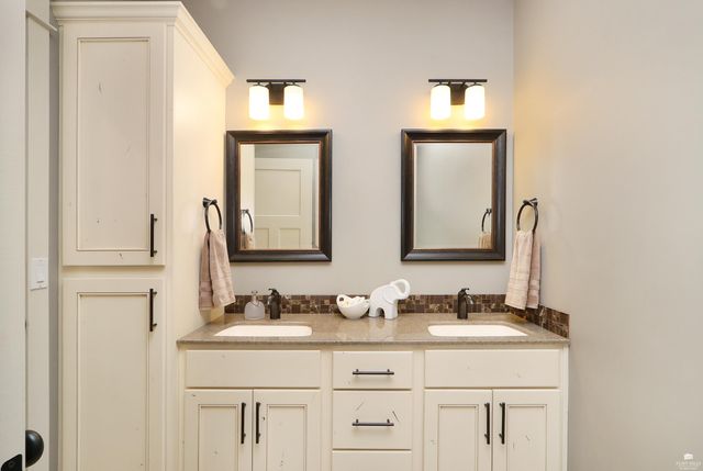 1301 Leone Ridge Dr, Manhattan, KS 66503
