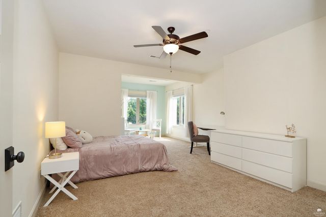 1301 Leone Ridge Dr, Manhattan, KS 66503