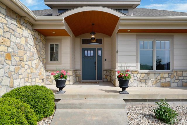 1301 Leone Ridge Dr, Manhattan, KS 66503
