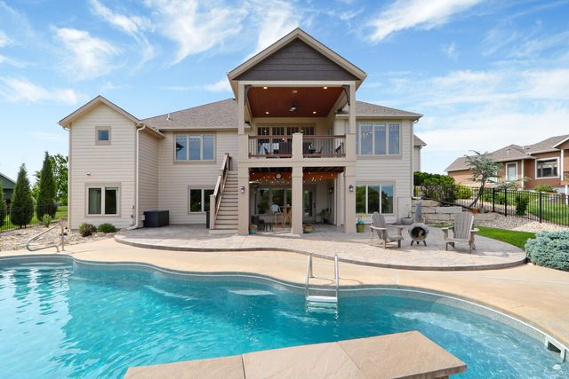 1301 Leone Ridge Dr, Manhattan, KS 66503