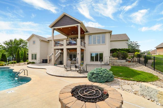 1301 Leone Ridge Dr, Manhattan, KS 66503