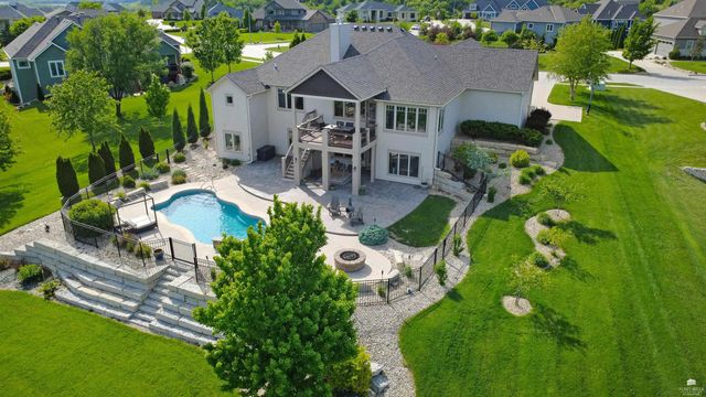1301 Leone Ridge Dr, Manhattan, KS 66503