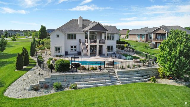 1301 Leone Ridge Dr, Manhattan, KS 66503