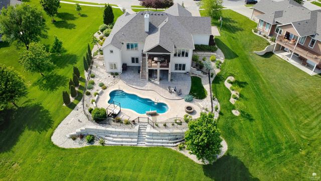 1301 Leone Ridge Dr, Manhattan, KS 66503