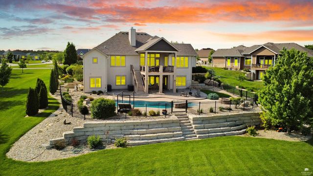 1301 Leone Ridge Dr, Manhattan, KS 66503
