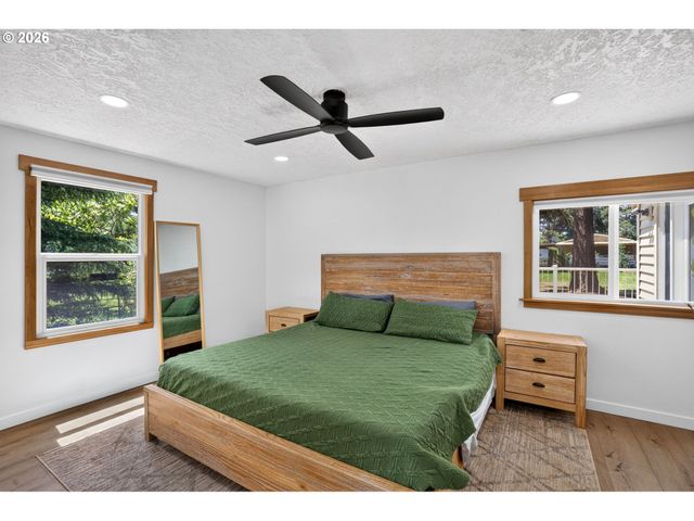 20071 HIGHWAY 213, Oregon City, OR 97045