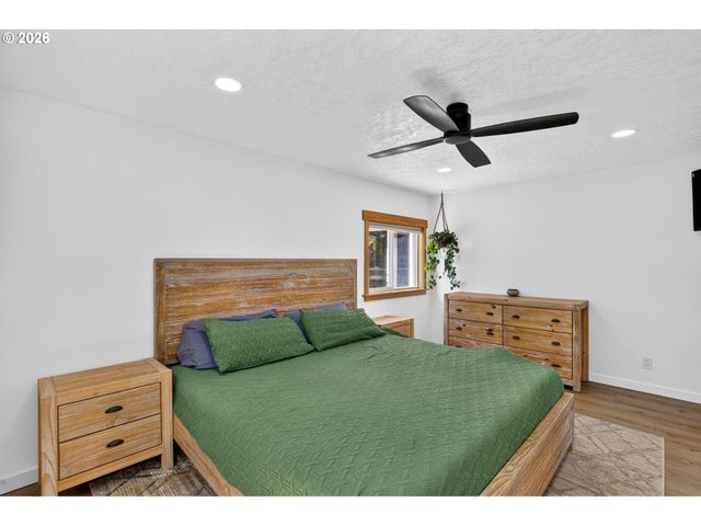 20071 HIGHWAY 213, Oregon City, OR 97045