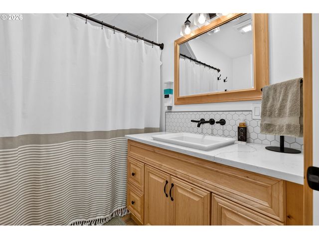 20071 HIGHWAY 213, Oregon City, OR 97045