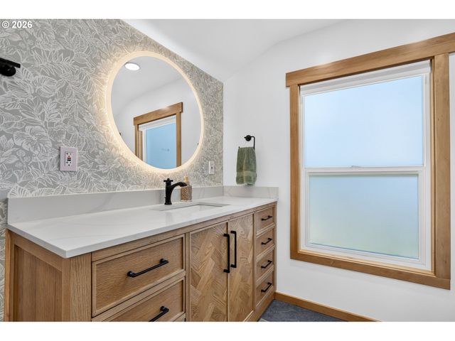 20071 HIGHWAY 213, Oregon City, OR 97045