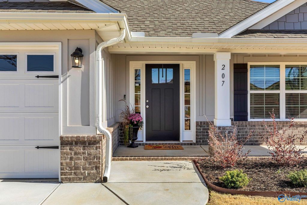 207 Rim Rock Circle, Huntsville, AL 35810