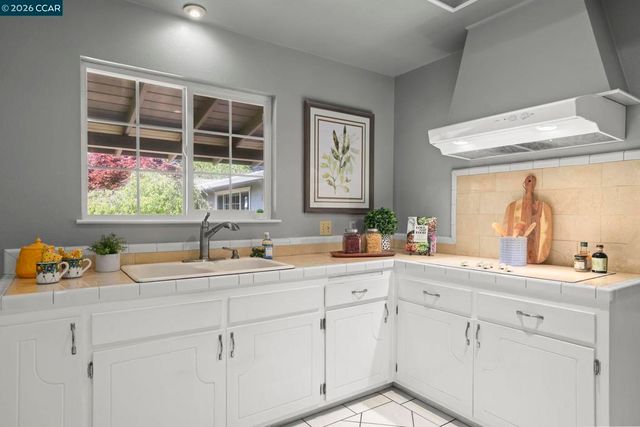 3624 Sanford St, Concord, CA 94520