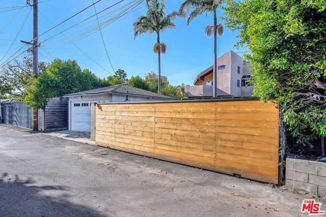 2016 Ashland Avenue, Santa Monica, CA 90405