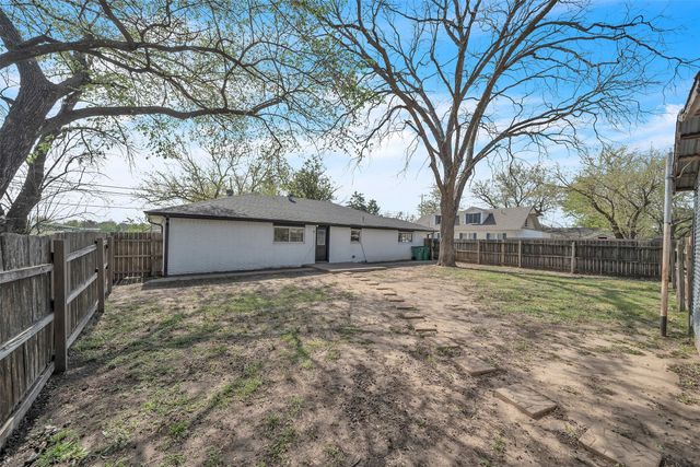 600 N Mill Street, Bowie, TX 76230