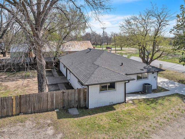 600 N Mill Street, Bowie, TX 76230