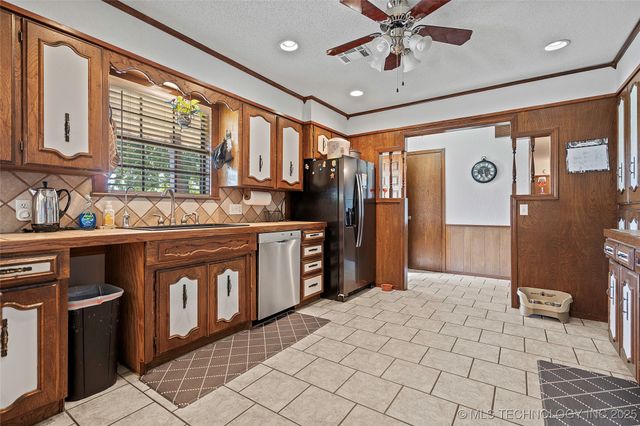 656 Evergreen Street, Lone Grove, OK 73443