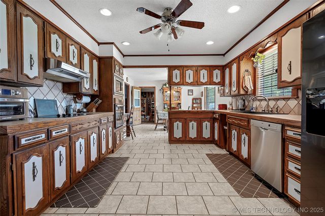 656 Evergreen Street, Lone Grove, OK 73443