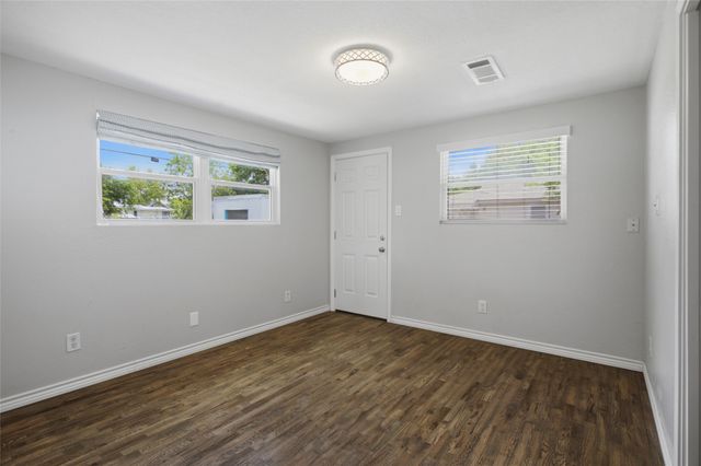 4930 Donnelly Avenue, Fort Worth, TX 76107