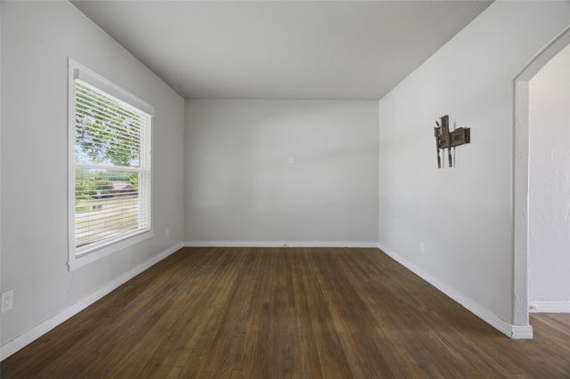 4930 Donnelly Avenue, Fort Worth, TX 76107