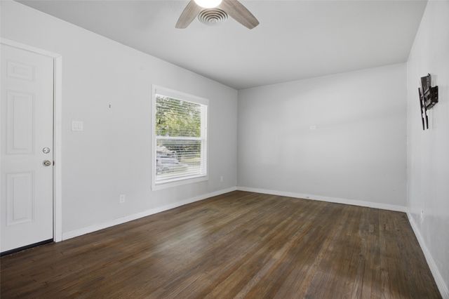 4930 Donnelly Avenue, Fort Worth, TX 76107