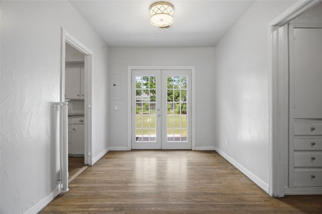 4930 Donnelly Avenue, Fort Worth, TX 76107